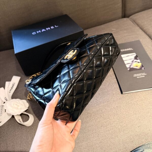 CHANEL SMALL HOBO BAG IN SHINY LEATHER GOLD BLACK 24CM - Image 10