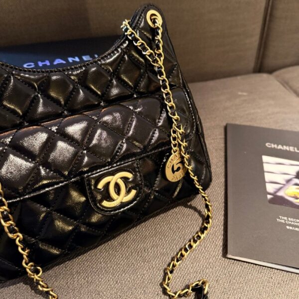 CHANEL SMALL HOBO BAG IN SHINY LEATHER GOLD BLACK 24CM - Image 4