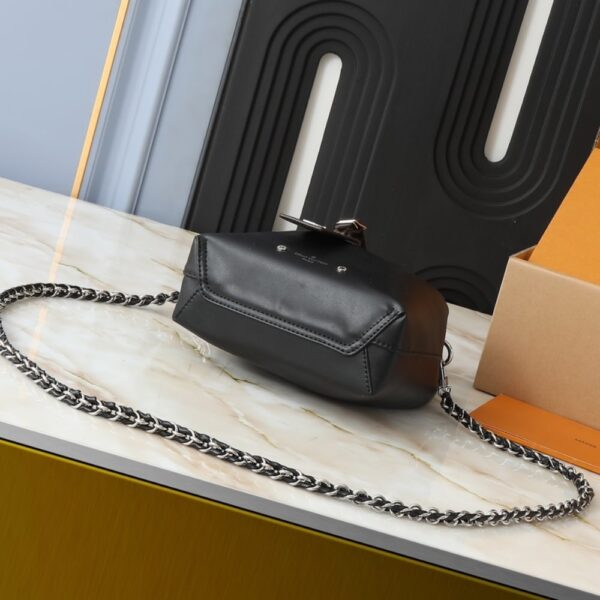 LOUIS VUITTON ATLANTIS MM BLACK 17CM - Image 5