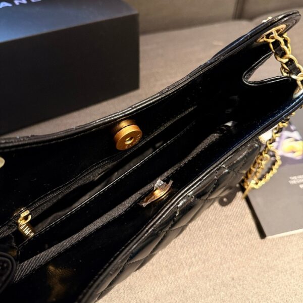 CHANEL SMALL HOBO BAG IN SHINY LEATHER GOLD BLACK 24CM - Image 8