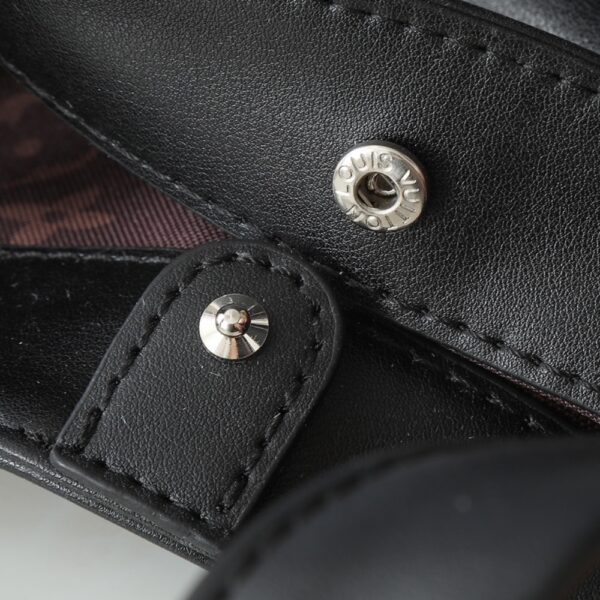 LOUIS VUITTON ATLANTIS MM BLACK 17CM - Image 9