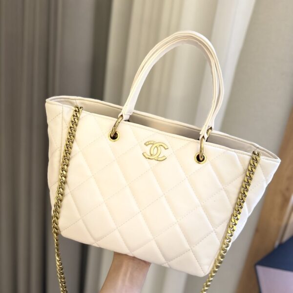 CHANEL 23B VEGETABLE BASKET HANDBAG WHITE 25CM - Image 2