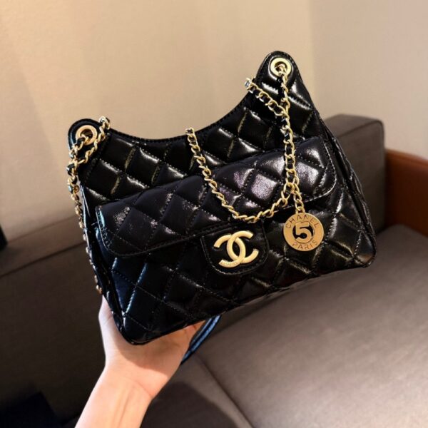 CHANEL SMALL HOBO BAG IN SHINY LEATHER GOLD BLACK 24CM - Image 2