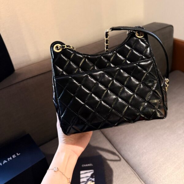 CHANEL SMALL HOBO BAG IN SHINY LEATHER GOLD BLACK 24CM - Image 9