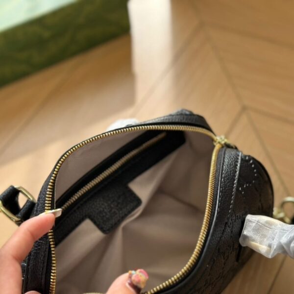 GUCCI GG EMBLEM SMALL TOP HANDLE BAG BLACK 22CM - Image 3