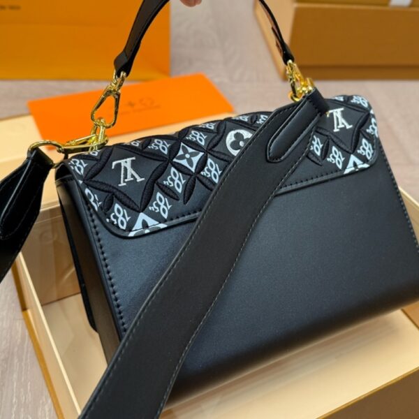 LOUIS VUITTON TWIST MM MONOGRAM JACQUARD BLACK 23CM - Image 5