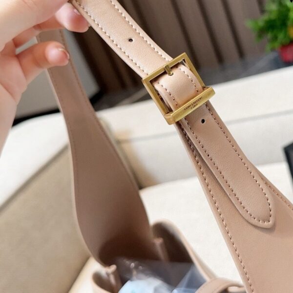 SAINT LAURENT LE 5 À 7 SUPPLE SMALL IN GRAINED LEATHER ROSE 24CM - Image 5