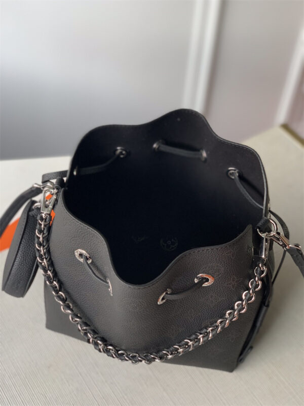 LOUIS VUITTON BELLA BLACK 22CM M57070 - Image 5