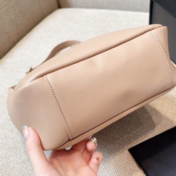 SAINT LAURENT LE 5 À 7 SUPPLE SMALL IN GRAINED LEATHER ROSE 24CM - Image 4