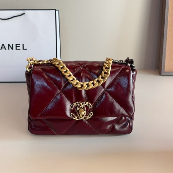 CHANEL 19 FLAP BAG SHINY CRUMPLED LEATHER BURGUNDY 22CM - Image 2