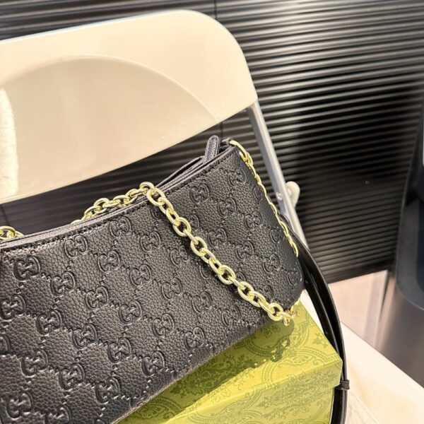 GUCCI GG EMBLEM SMALL SHOULDER BAG BLACK LEATHER 23CM - Image 7