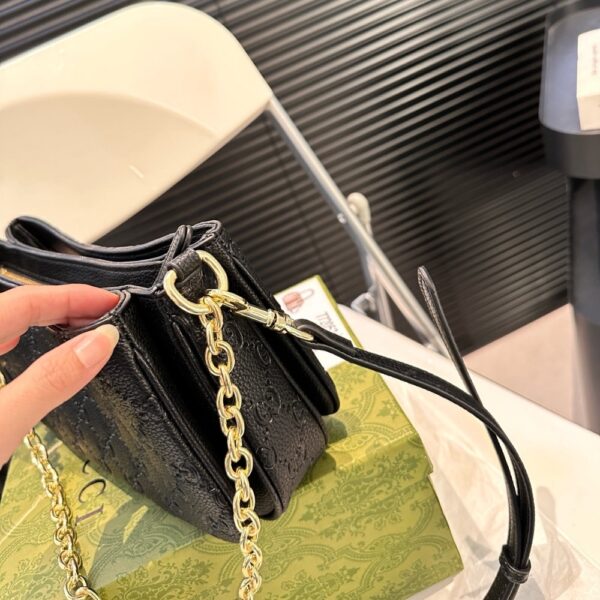 GUCCI GG EMBLEM SMALL SHOULDER BAG BLACK LEATHER 23CM - Image 3