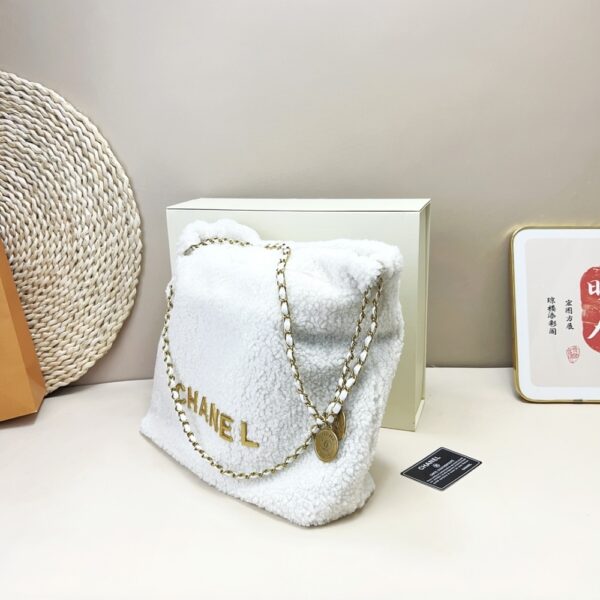 CHANEL 22 MINI HANDBAG SHEARLING & GOLD TONE METAL WHITE 20CM - Image 3