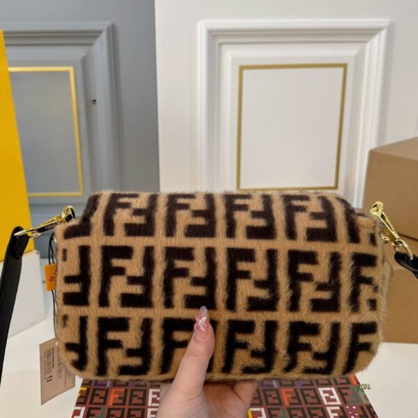 FENDI BAGUETTE SHEEPSKIN BAG BROWN 26CM - Image 9