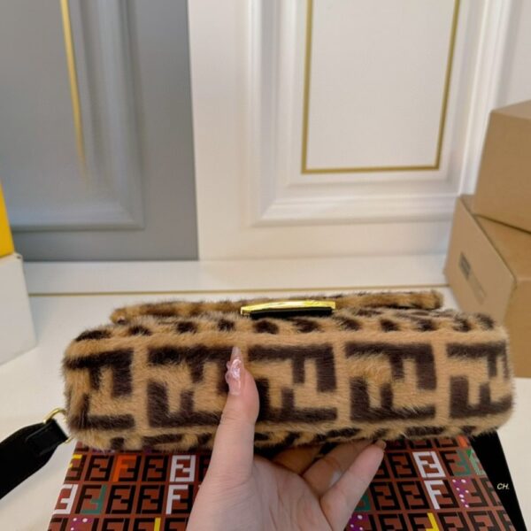 FENDI BAGUETTE SHEEPSKIN BAG BROWN 26CM - Image 8
