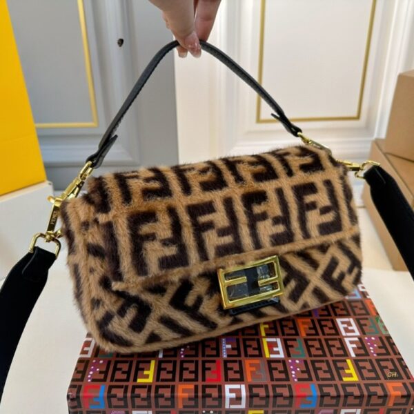 FENDI BAGUETTE SHEEPSKIN BAG BROWN 26CM - Image 2