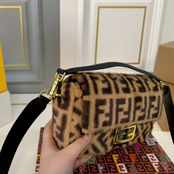FENDI BAGUETTE SHEEPSKIN BAG BROWN 26CM - Image 6