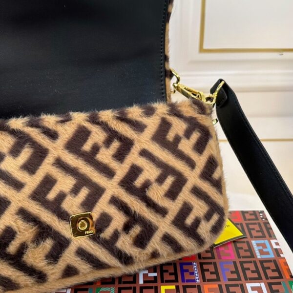 FENDI BAGUETTE SHEEPSKIN BAG BROWN 26CM - Image 5
