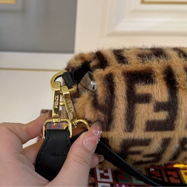 FENDI BAGUETTE SHEEPSKIN BAG BROWN 26CM - Image 4