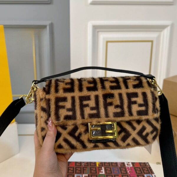 FENDI BAGUETTE SHEEPSKIN BAG BROWN 26CM - Image 3