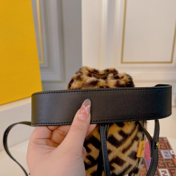 FENDI MON TRESOR SHEEPSKIN BAG BROWN 20CM - Image 3