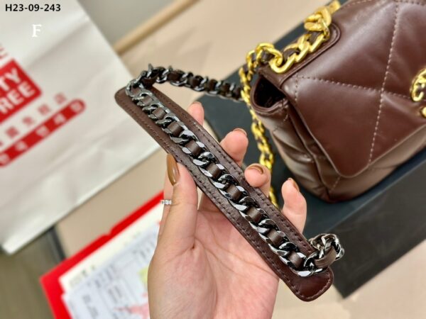 CHANEL 19 FLAP BAG BROWN 20CM - Image 4