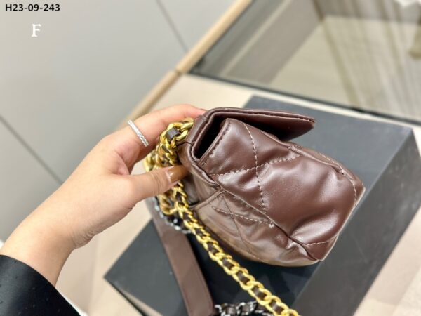 CHANEL 19 FLAP BAG BROWN 20CM - Image 5
