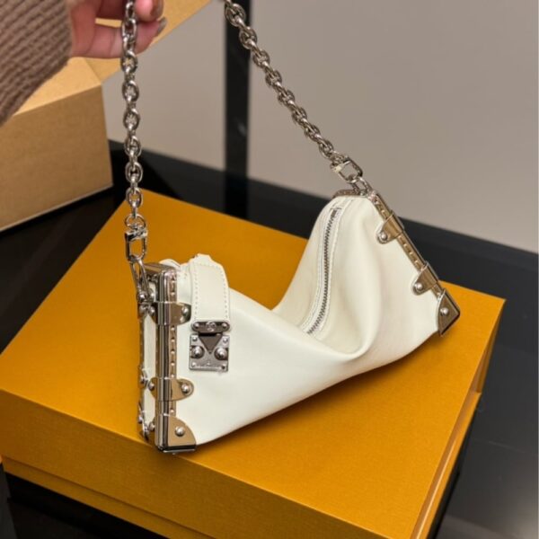 LOUIS VUITTON SLIM TRUNK BAG LEATHER WHITE 23CM - Image 2