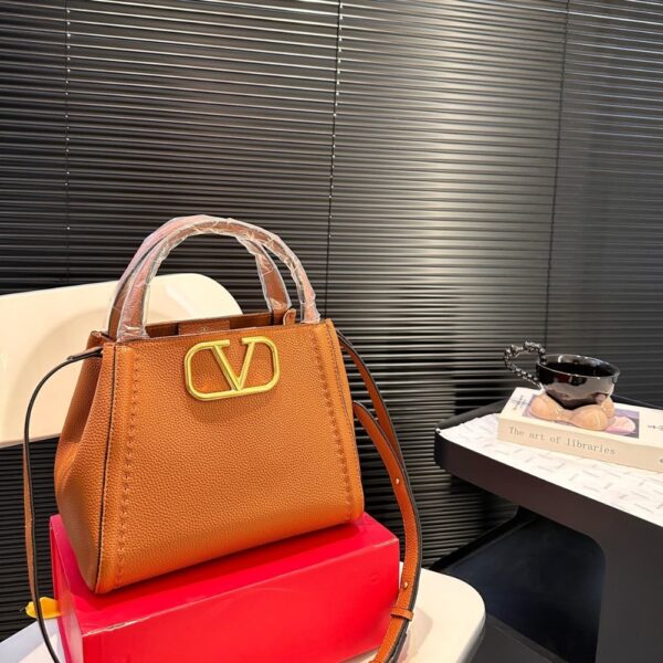 VALENTINO GARAVANI ALLTIME HANDBAG IN ALMOND 26CM 5W2B0Q18IMZ ZG1 - Image 2