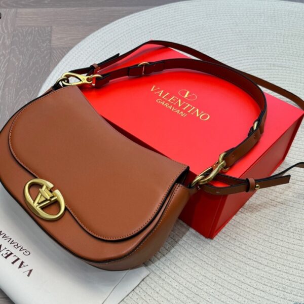 VALENTINO GARAVANI OHVAL SHOULDER BAG ALMOND 28CM 5W2B0N88CVC KEL - Image 2