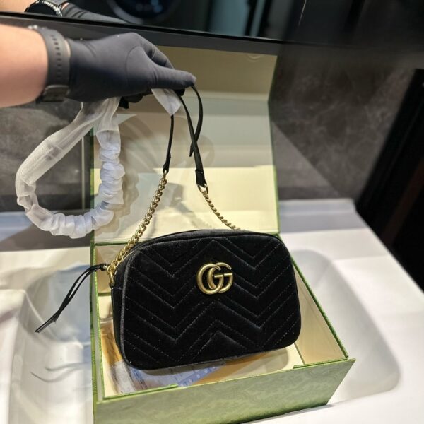 GUCCI SMALL GG MARMONT CAMERA BAG VELVET BLACK 23CM - Image 2