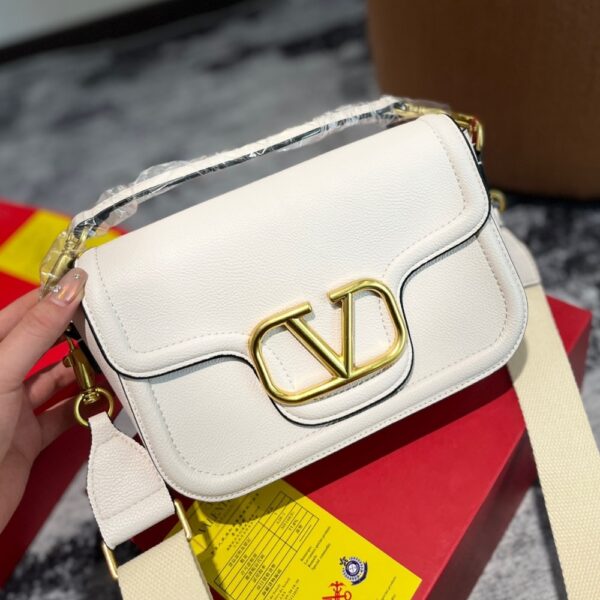 VALENTINO GARAVANI ALLTIME GRAINY LEATHER SHOULDER BAG WHITE 23CM 4W2B0N20IMZ 098 - Image 2