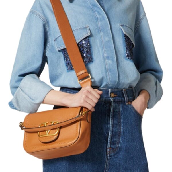 VALENTINO GARAVANI ALLTIME GRAINY LEATHER SHOULDER BAG ALMOND 23CM 5W0B0N20IMZ KEL - Image 3