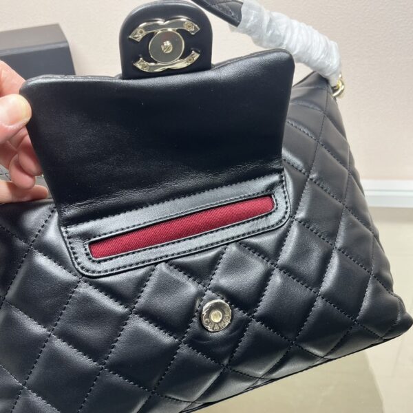CHANEL MAXI SIZE HOBO BAG BLACK LEATHER AND GOLD TONE METAL BLACK 27CM AS4339 B13833 94305 - Image 4