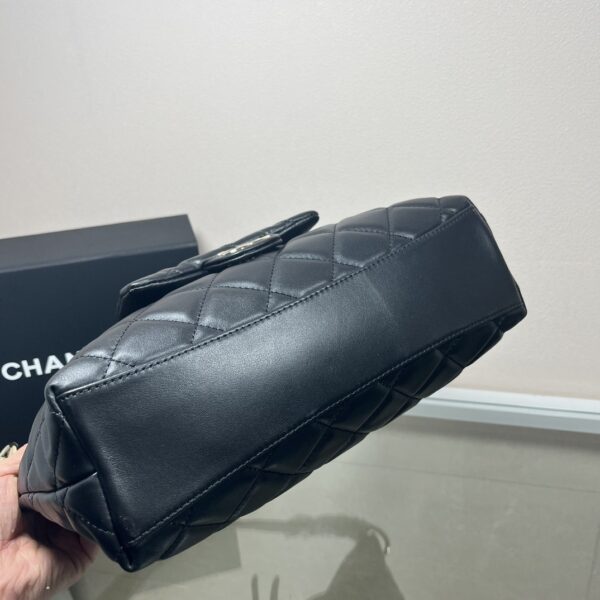CHANEL MAXI SIZE HOBO BAG BLACK LEATHER AND GOLD TONE METAL BLACK 27CM AS4339 B13833 94305 - Image 5