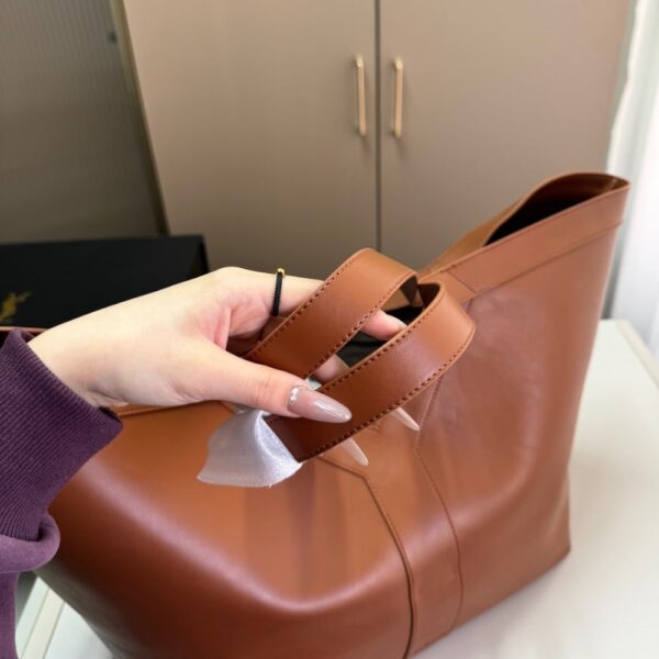SAINT LAURENT Y TOTE IN LEATHER BRICK 36CM 817602AAEC36359 - Image 4