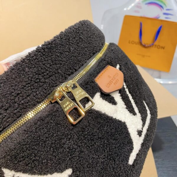 LOUIS VUITTON LV SKI BUMBAG SHEARLING BICOLOR CHOCOLATE AND CREAM 31CM M11799 - Image 3