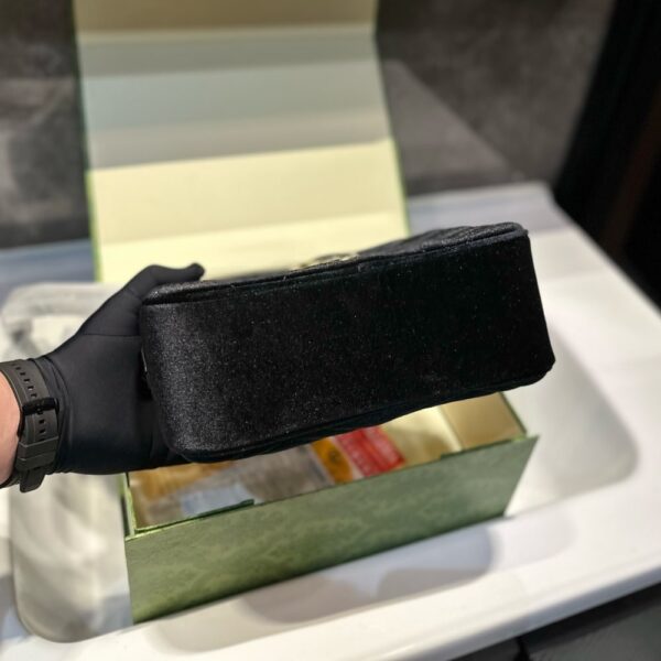 GUCCI SMALL GG MARMONT CAMERA BAG VELVET BLACK 23CM - Image 4
