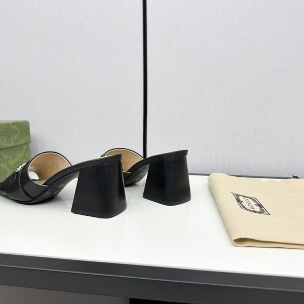 GUCCI SIGNORIA SLIDE SANDAL IN BLACK - Image 6