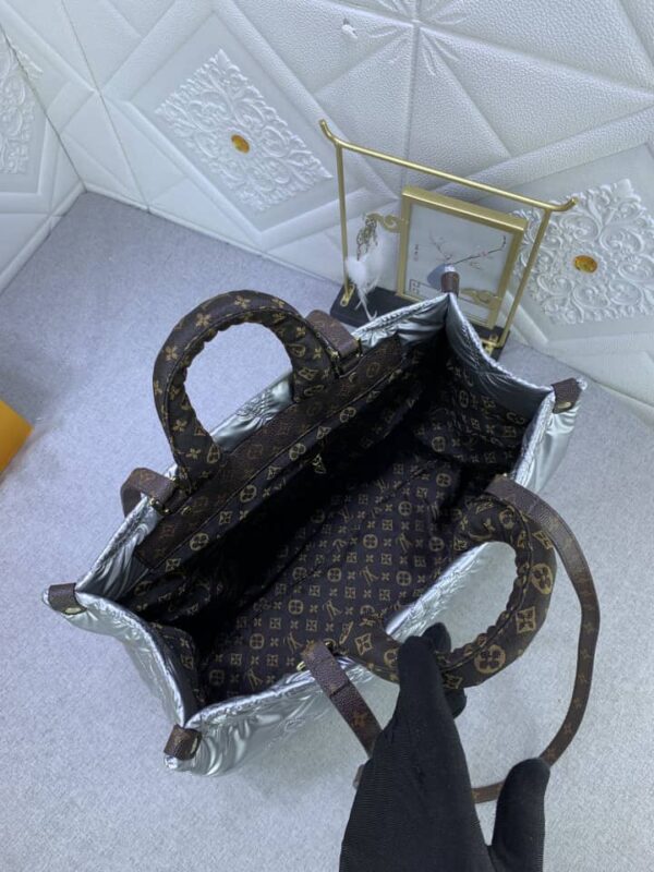 LOUIS VUITTON ONTHEGO PILLOW HANDBAG SILVER 34CM - Image 3