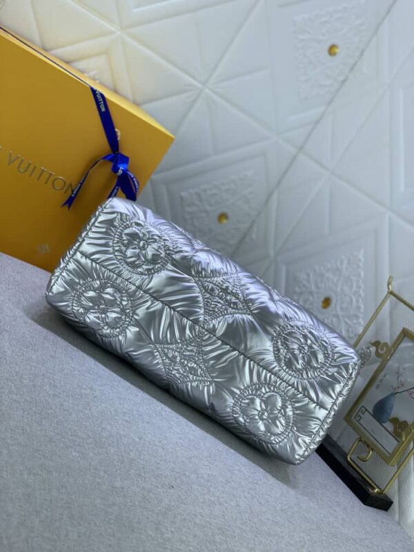LOUIS VUITTON ONTHEGO PILLOW HANDBAG SILVER 34CM - Image 4