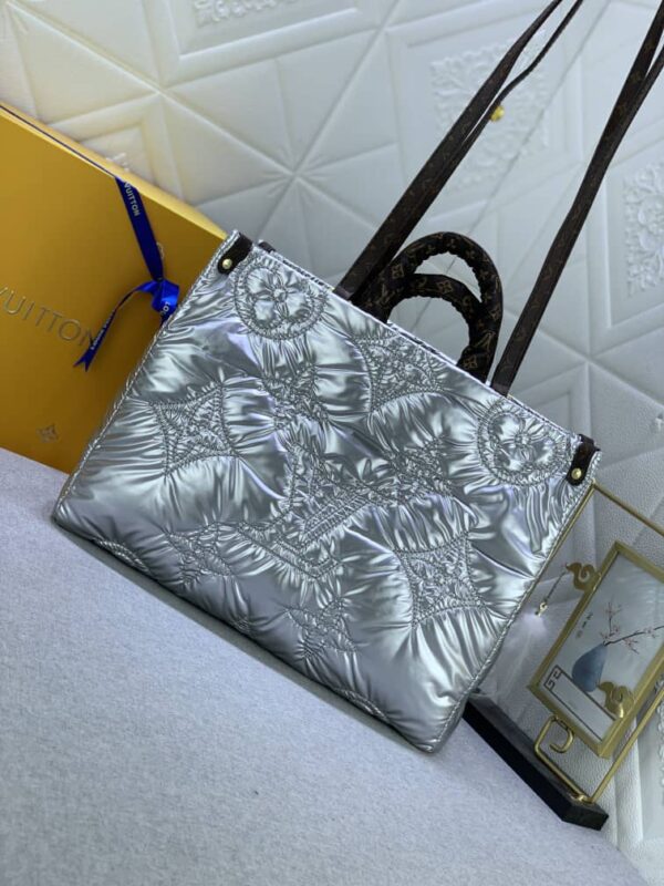 LOUIS VUITTON ONTHEGO PILLOW HANDBAG SILVER 34CM - Image 5