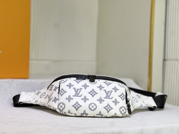 LOUIS VUITTON RUSH BUMBAG MONOGRAM SHADOW LEATHER WHITE AND NAVY BLUE 30CM M25227 - Image 8