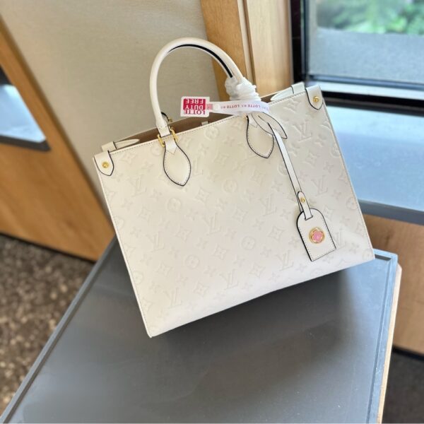 LOUIS VUITTON ON THE GO MM WHITE 35CM - Image 2