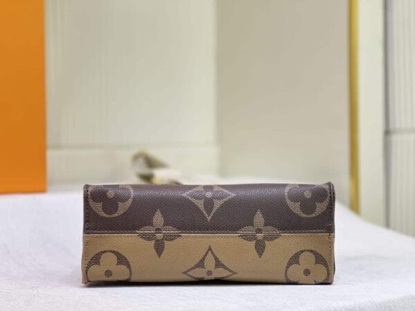 LOUIS VUITTON ONTHEGO EAST WEST GIANT MONOGRAM 25CM M46653 - Image 5