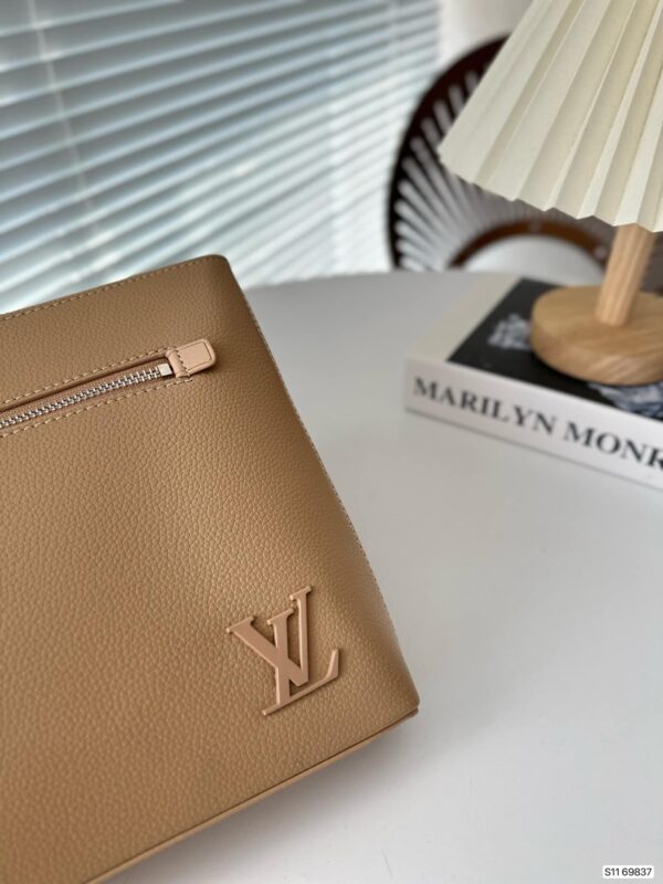 LOUIS VUITTON TAKEOFF POUCH BEIGE 30CM - Image 3
