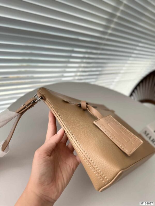 LOUIS VUITTON TAKEOFF POUCH BEIGE 30CM - Image 5