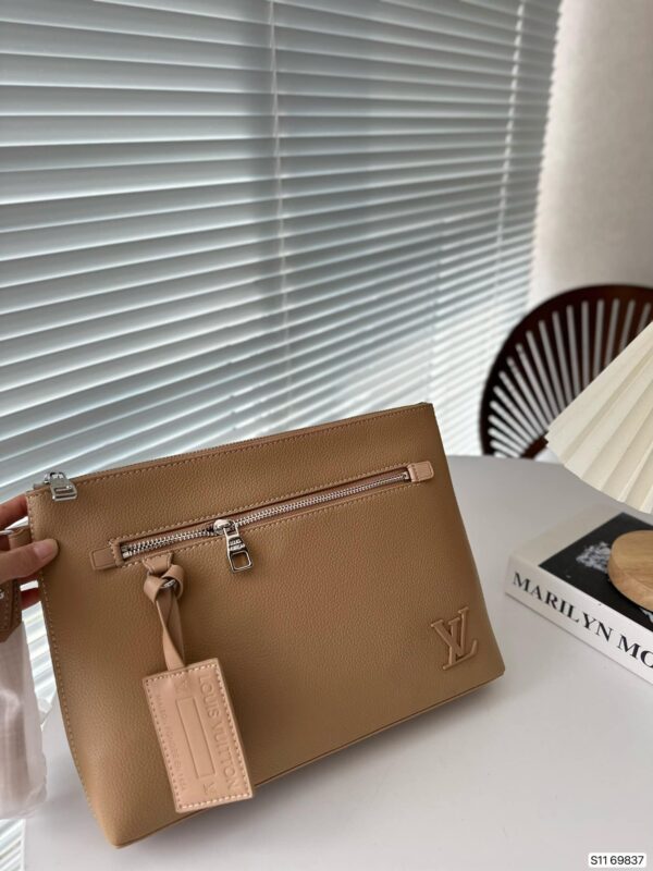LOUIS VUITTON TAKEOFF POUCH BEIGE 30CM - Image 7