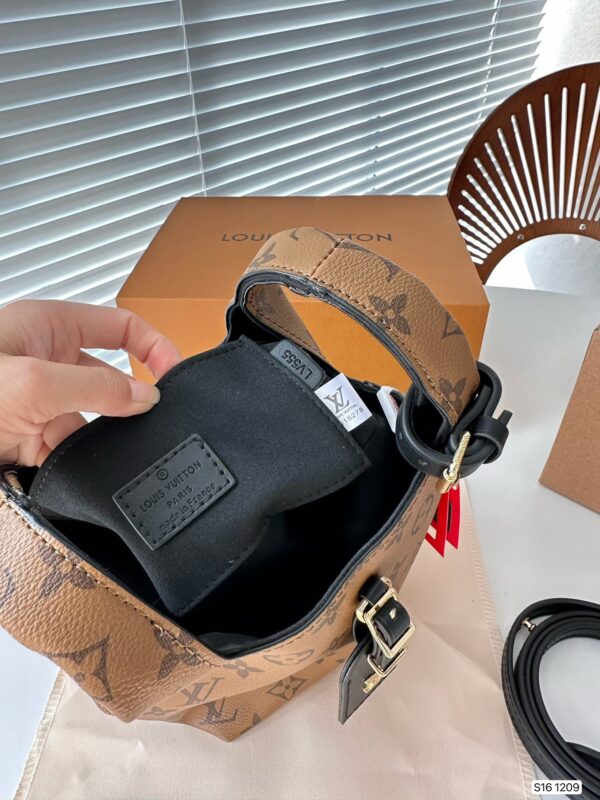 LOUIS VUITTON ATLANTIS BUCKET MONOGRAM CANVAS 17CM M46816 - Image 2