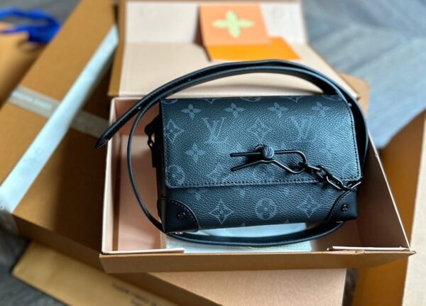 LOUIS VUITTON STEAMER WEARABLE WALLET BLACK 18CM M81783 - Image 2